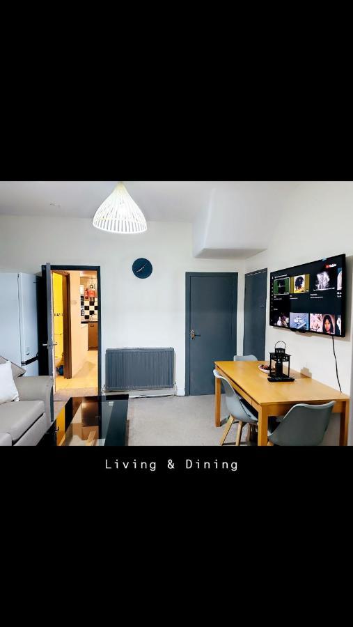 2 Bedroom Double Bed In East London Exterior photo