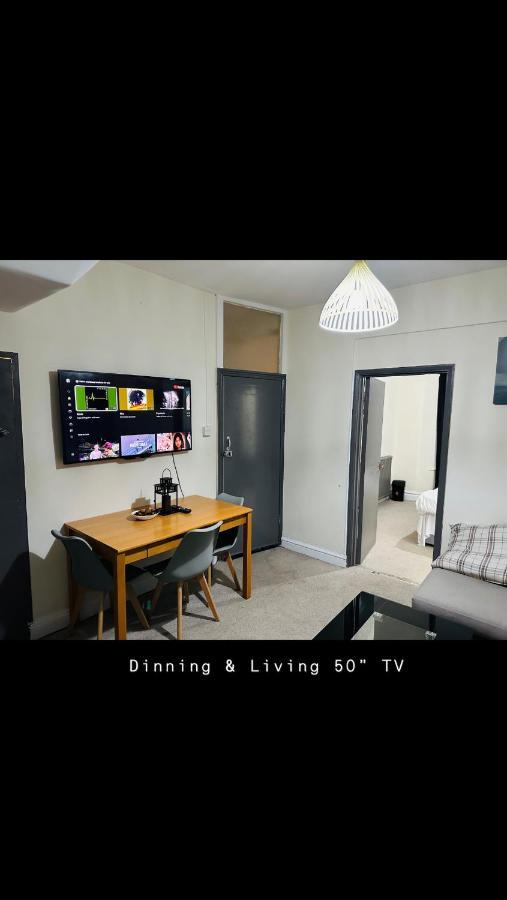 2 Bedroom Double Bed In East London Exterior photo